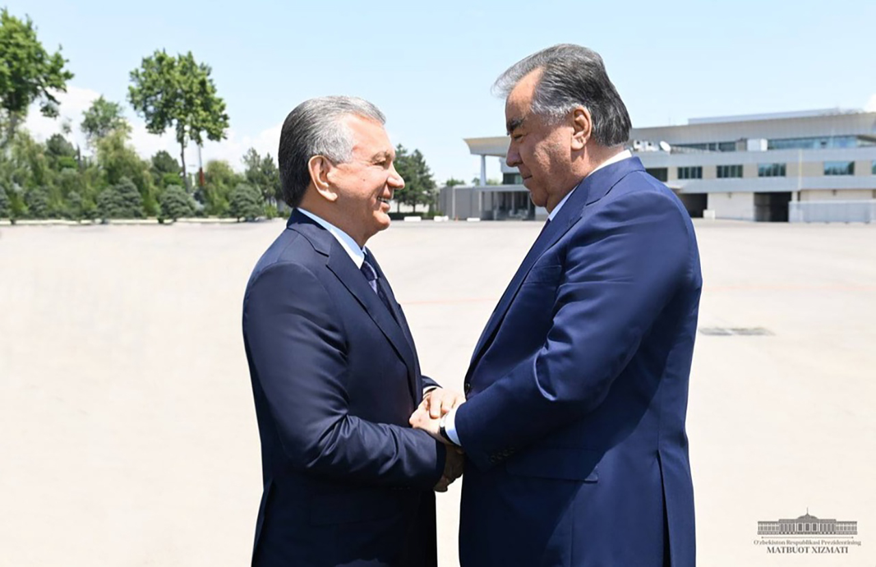 Эмомали Рахмон едет в Узбекистан: переговоры, проекты и пакет документов