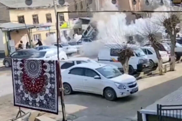 В Кашкадарье взорвался газовый баллон в припаркованном «Дамасе». Видео разлетелось по соцсетям