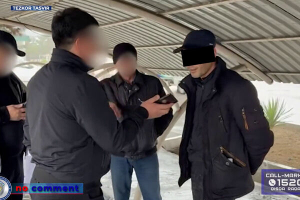 В Узбекистане задержали налоговика с более чем 100 тысячами долларов