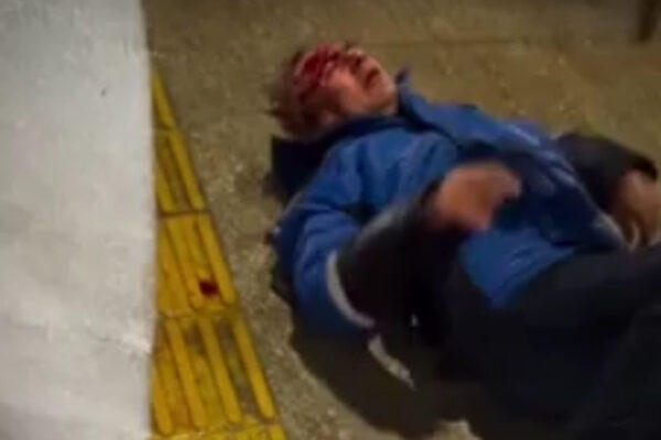 Кровь на тротуаре: в Ташкенте мужчина избил знакомого прямо на улице