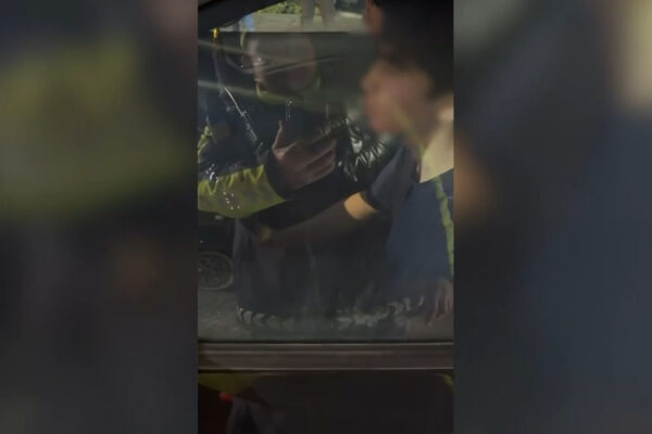 Ночные гонки без прав: в Ташкенте подростки на Tracker пытались скрыться от инспекторов Ночные гонки без прав: в Ташкенте подростки на Tracker пытались скрыться от инспекторов