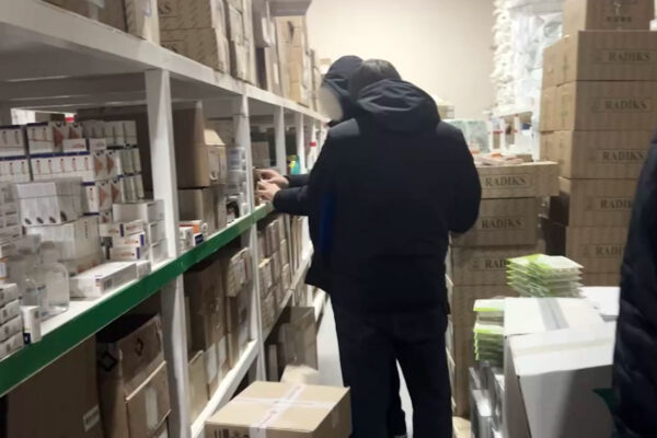 Таблетки с сюрпризом: в Узбекистане накрыли подпольные склады и «домашнюю аптеку»