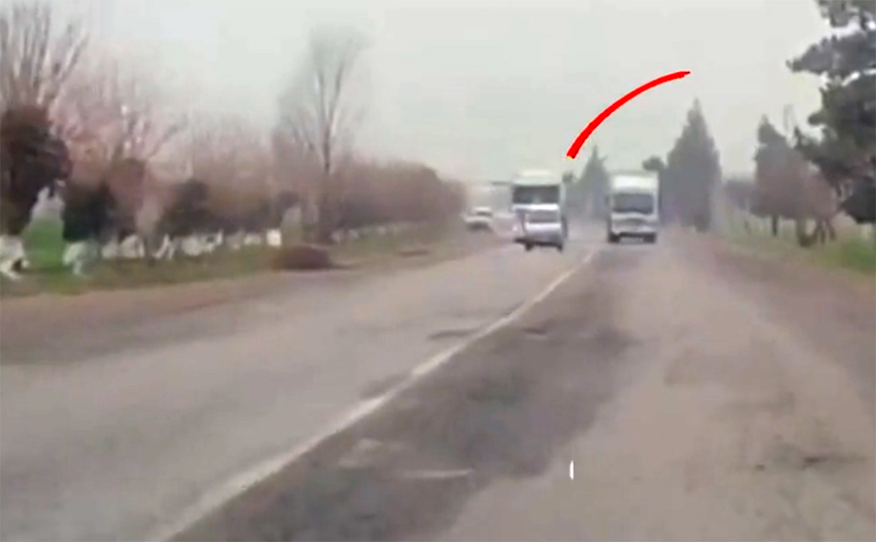 Встречка как стиль жизни: в Узбекистане водители продолжают играть в «русскую рулетку» на дорогах