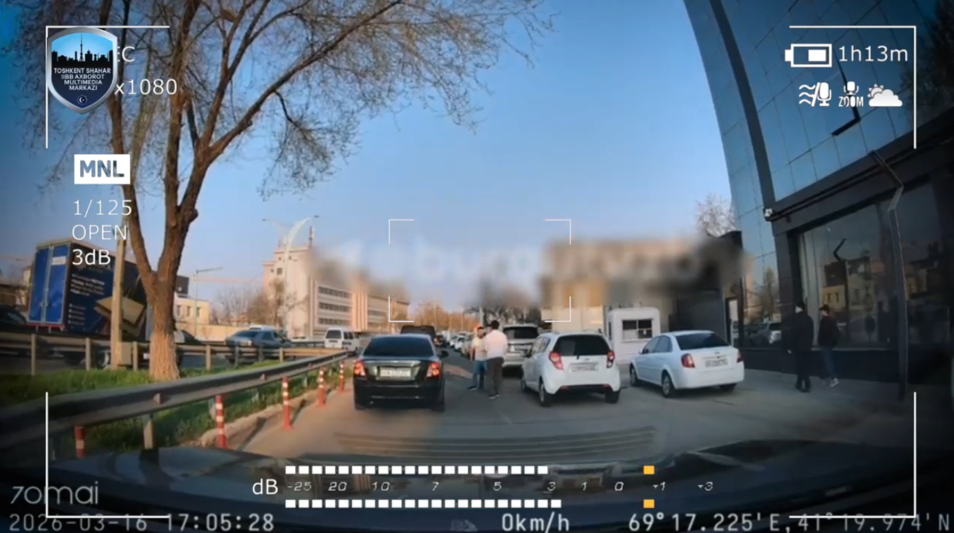 В Ташкенте водители устроили «махач» посреди дороги