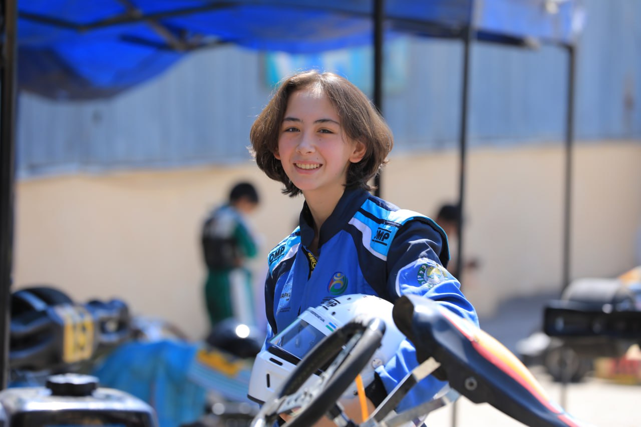 Мягкая в жизни, железная на трассе. Как одна девочка переписывает автоспорт в Узбекистане