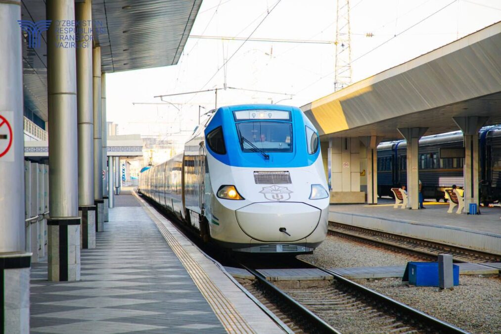 На Навруз пустят дополнительные «Афросиабы»: появятся рейсы в Самарканд и Бухару