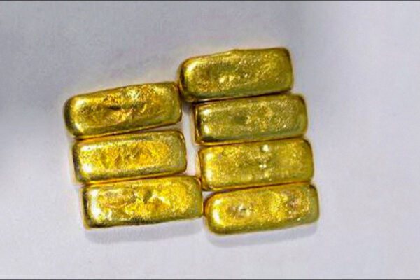 Почти полкило золота под одеждой: на границе с Кыргызстаном задержали семью контрабандистов