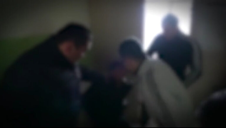 В Андижане группа мужчин избила криптотрейдера, потерявшего их деньги на неудачных инвестициях