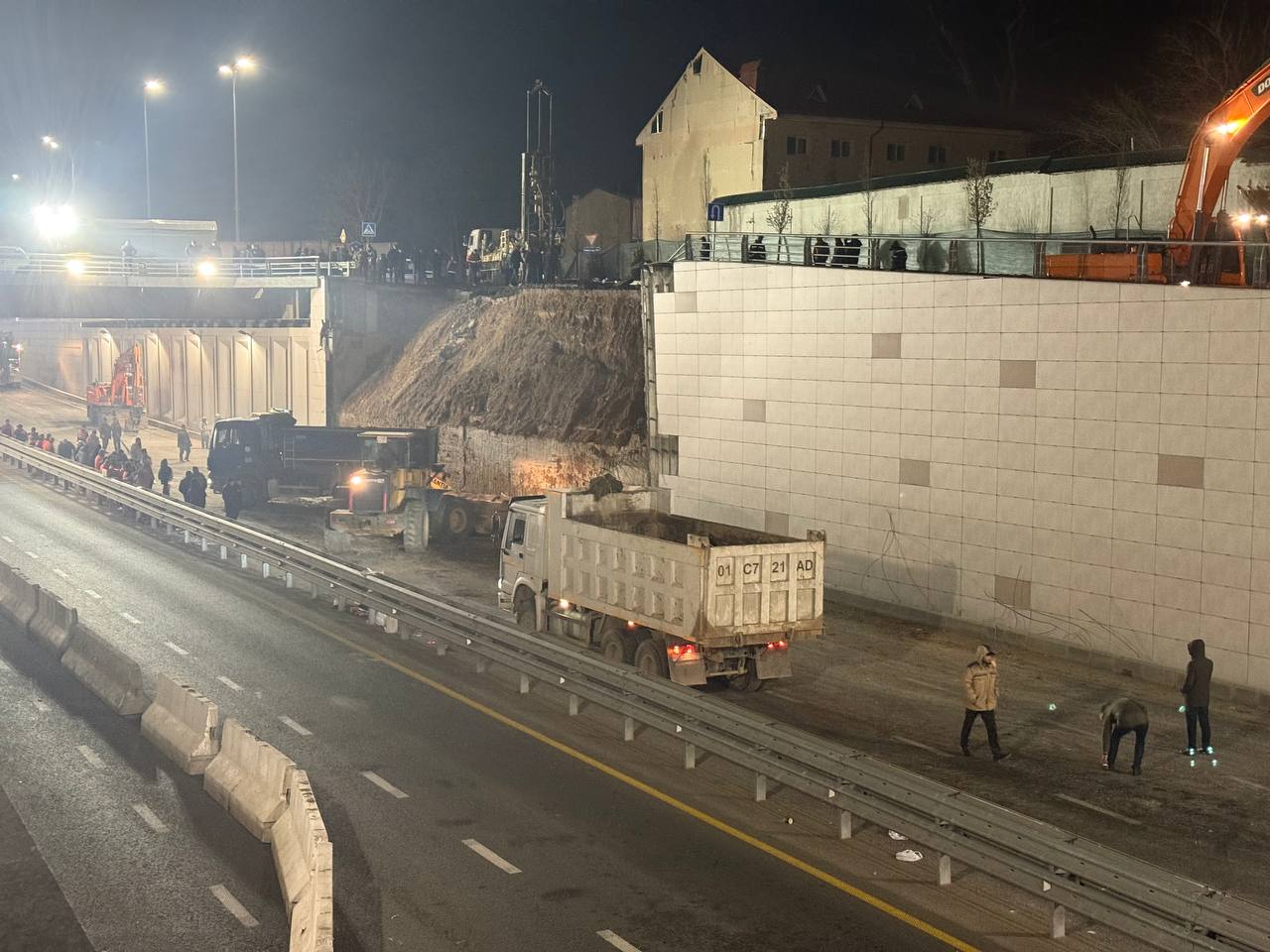 Власти открыли движение по улице Темура Малика