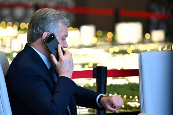 По какому телефону говорит президент? Кажется, ответ найден (но это не точно)