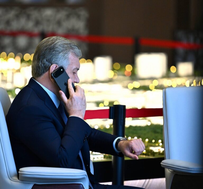 По какому телефону говорит президент? Кажется, ответ найден (но это не точно)