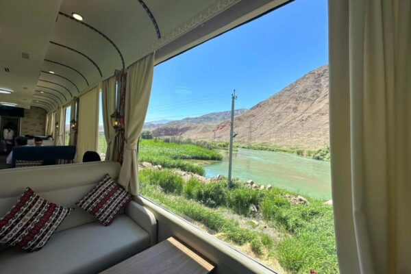 Панорамный поезд для всех: Кыргызстан показывает, как надо, а мы всё ещё думаем Панорамный поезд для всех: Кыргызстан показывает, как надо, а мы всё ещё думаем