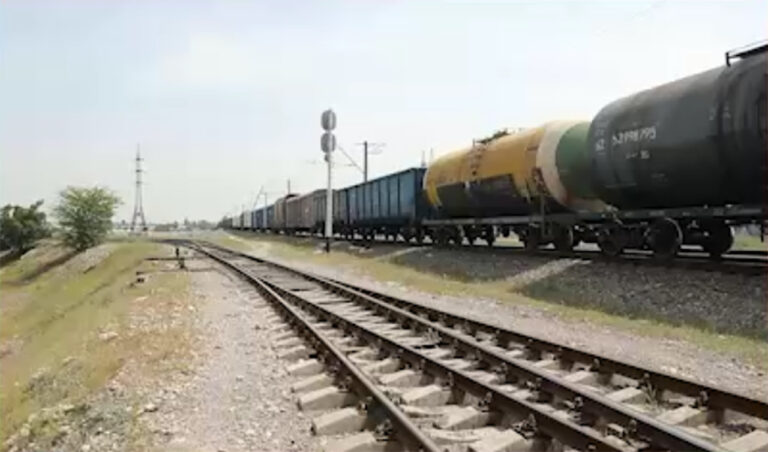 Ночная трагедия на рельсах: в Ташкенте поезд насмерть сбил 22-летнего парня