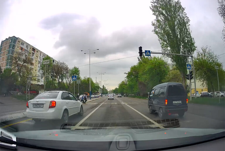 Светофор не работает? Значит, газ в пол? Нет. Значит, опасность