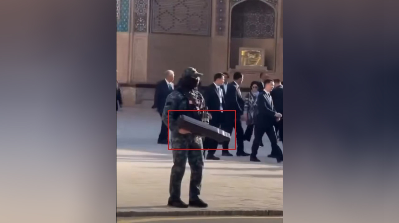 «Инопланетный бластер» в Бухаре: что за странное оружие попало в кадр рядом с президентами