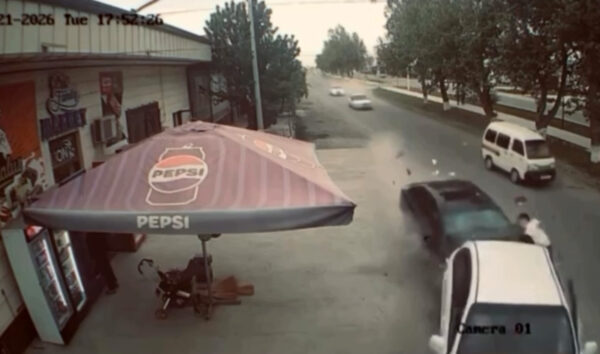 Секунды до трагедии: сразу несколько человека чудом избежали гибели в одном ДТП