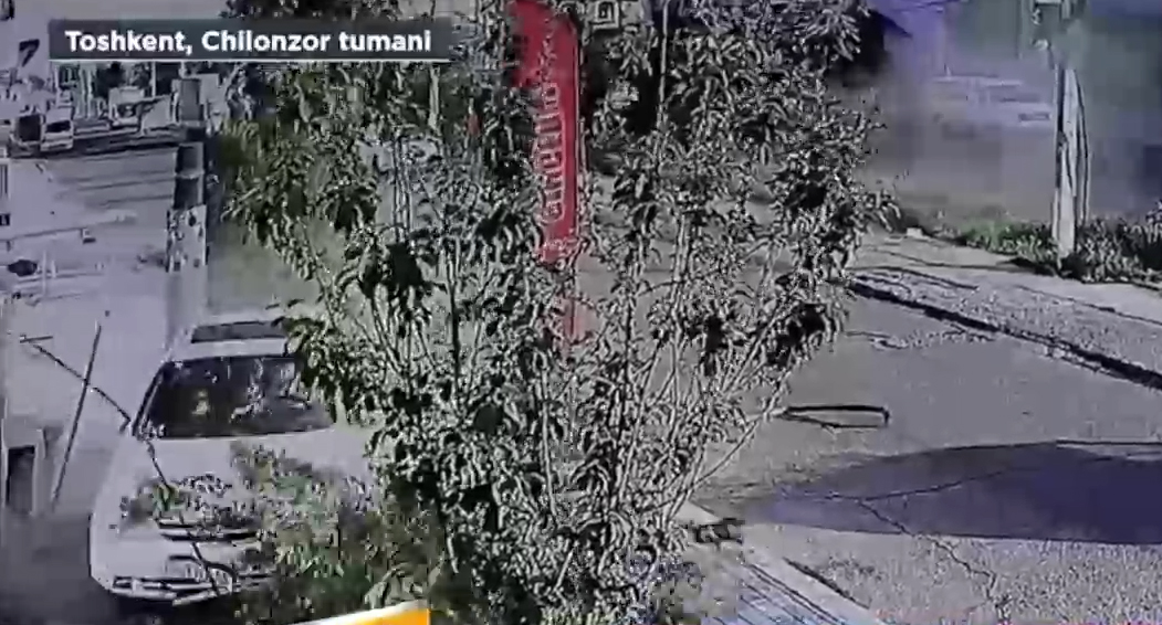 Без прав, но с газом в пол: в Ташкенте водитель на Lacetti сбил школьника и врезался в дерево