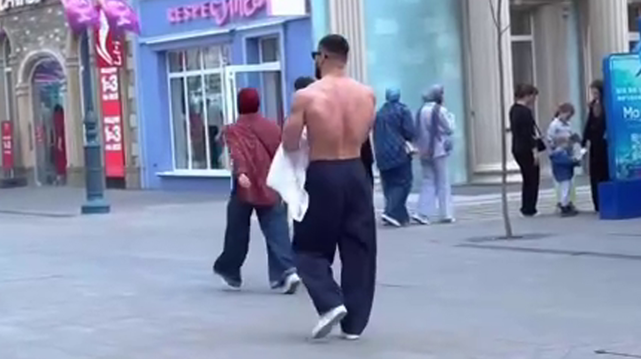 Разделся ради лайков, получил арест: в Ташкенте осудили «качка-нудиста»