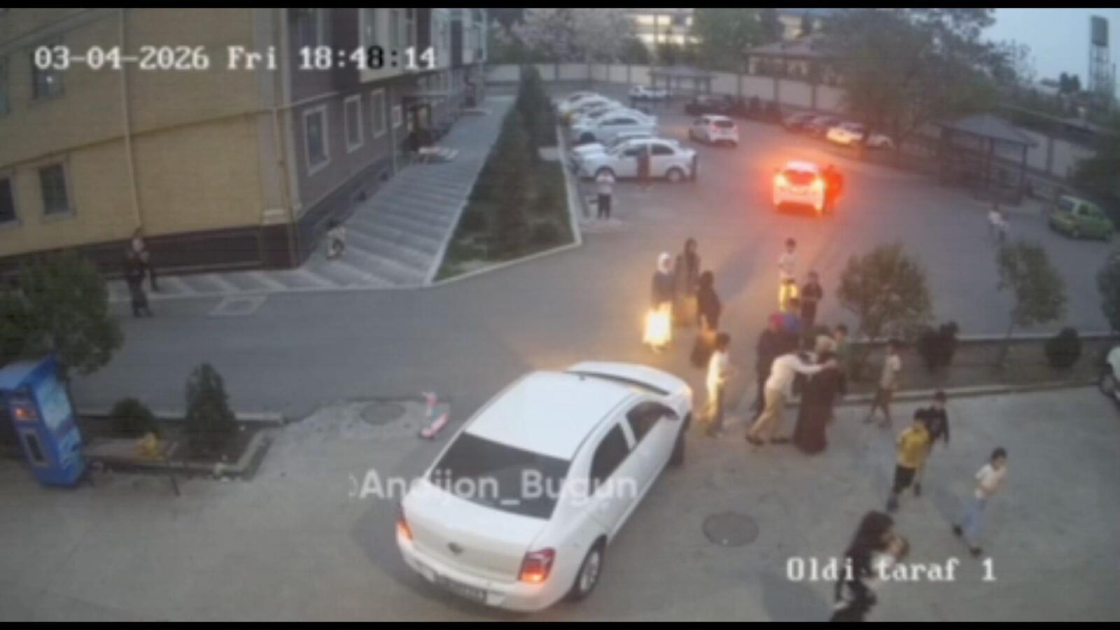 В Андижане водительница на «Кобальте» наехала на детей во дворе