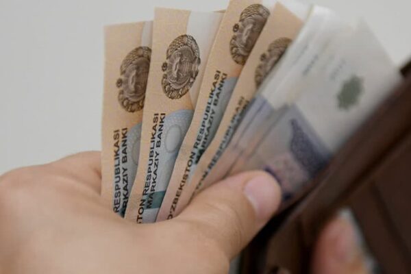 Зарплаты растут… где-то: в Ташкенте «средняя» уже перевалила за 11,6 млн