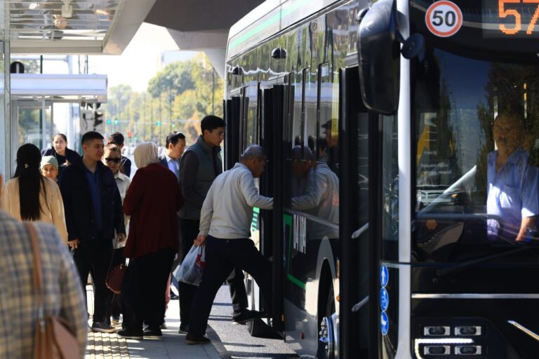 Бесплатный проезд могут расширить: кому в Узбекистане хотят дать льготы