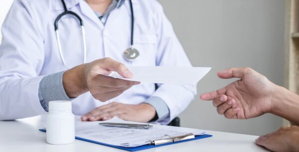 Поликлиники ушли на «пятидневку»: теперь лечиться лучше по будням