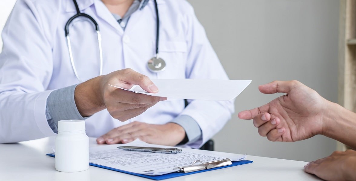 Поликлиники ушли на «пятидневку»: теперь лечиться лучше по будням