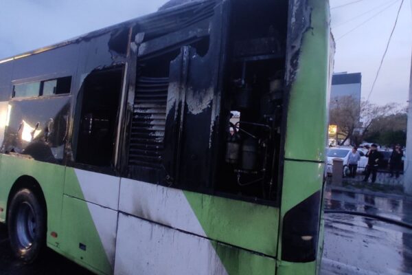 В Ташкенте снова загорелся автобус В Ташкенте снова загорелся автобус