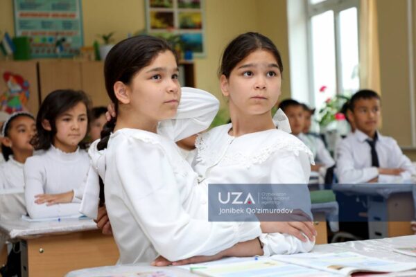 Одна жизнь на двоих: как живут уникальные сиамские близнецы Фотима и Зухра из Узбекистана