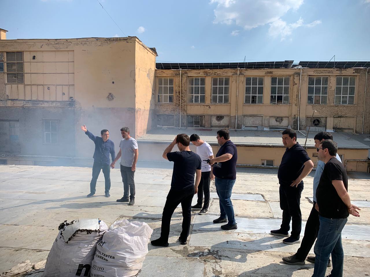 В Ташкенте после шума в соцсетях временно закрыли текстильную фабрику, загрязнявшую воздух