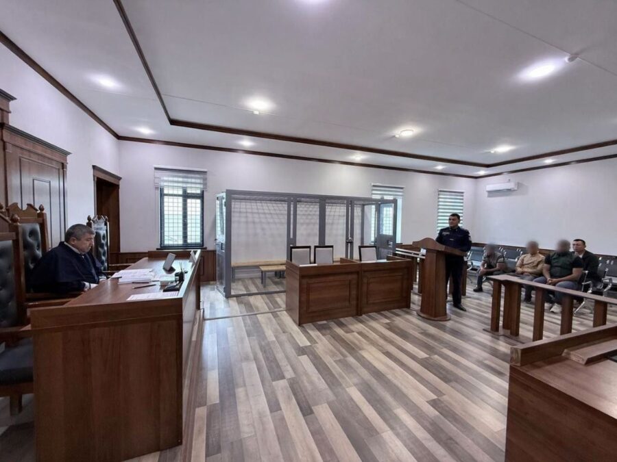 Отдых «по-мужски» продолжился в изоляторе: дрифтеров с тюльпановых полей отправили под арест