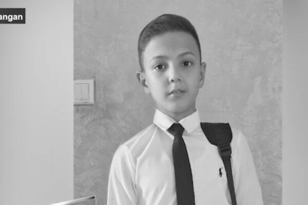 В Намангане 12-летний школьник погиб от удара током, пытаясь достать черешню