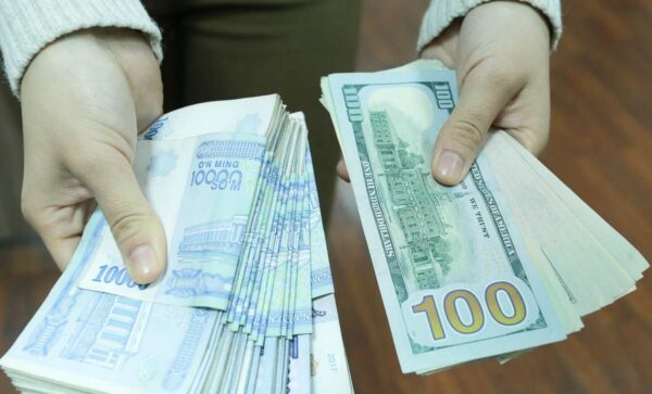 «Уже собирали чемоданы?». Власти опровергли слухи о зарплатах в 8 тысяч долларов для мигрантов в США «Уже собирали чемоданы?». Власти опровергли слухи о зарплатах в 8 тысяч долларов для мигрантов в США