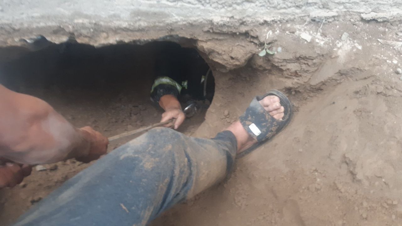 В Намангане годовалый малыш упал в выгребную яму уличного туалета. Его спасли сотрудники МЧС