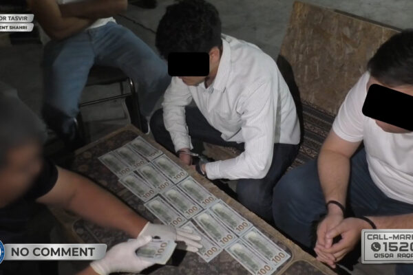 В Ташкенте задержали налоговиков за получение отката в $5 тысяч В Ташкенте задержали налоговиков за получение отката в $5 тысяч