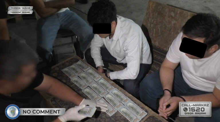 В Ташкенте задержали налоговиков за получение отката в $5 тысяч