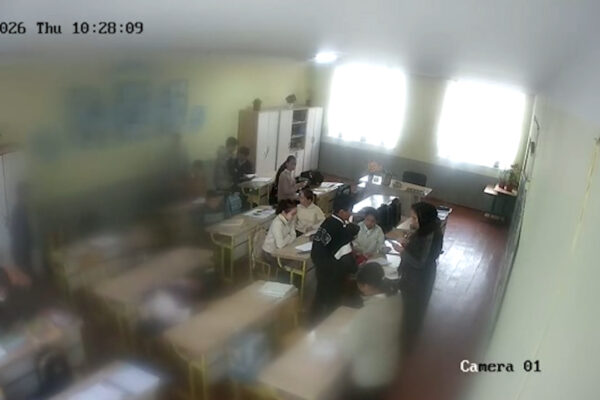В Самаркандской области шестиклассник покончил с собой после наказания в школе. Учительница ударила его рейкой 18 раз В Самаркандской области шестиклассник покончил с собой после наказания в школе. Учительница ударила его рейкой 18 раз