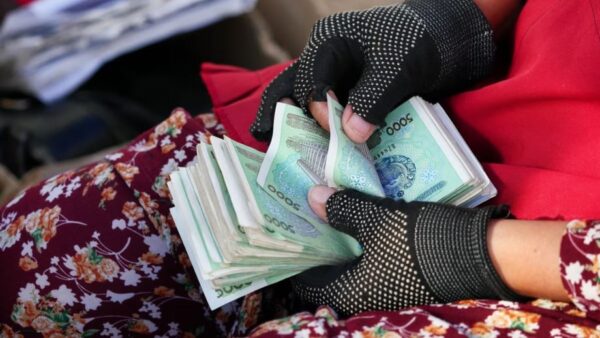 Зарплаты, пенсии и пособия повышают. Правда, всего на 7 процентов Зарплаты, пенсии и пособия повышают. Правда, всего на 7 процентов