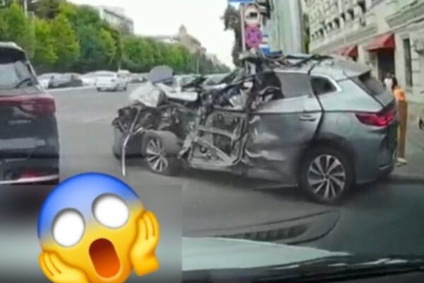 В центре Ташкента столкнулись автобус и BYD. Легковушку отбросило на тротуар