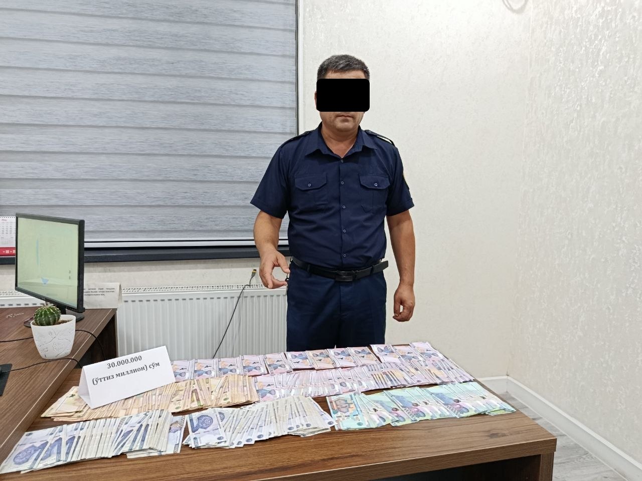 В Андижане чиновник решил заработать на проблемах магазина и попал под уголовное дело