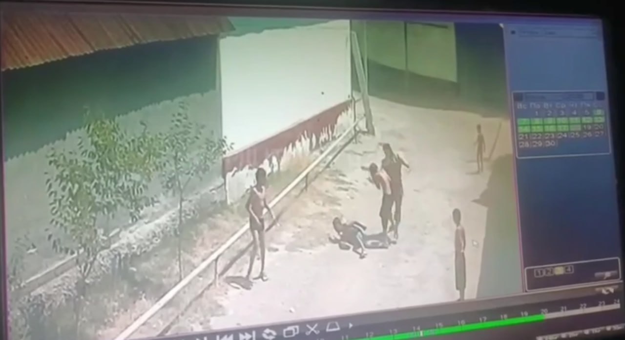 В МВД рассказали, что произошло на видео с жестоким избиением школьника в Андижанской области