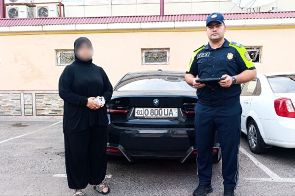 Дорожная королева. В Ташкенте водительница BMW решила устроить разборки прямо посреди дороги