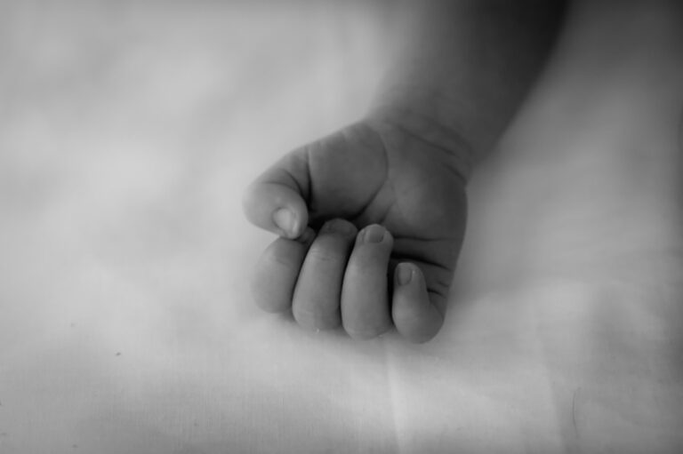 В Ташкенте после родов умер ребенок. Власти прокомментировали обвинения в адрес врачей