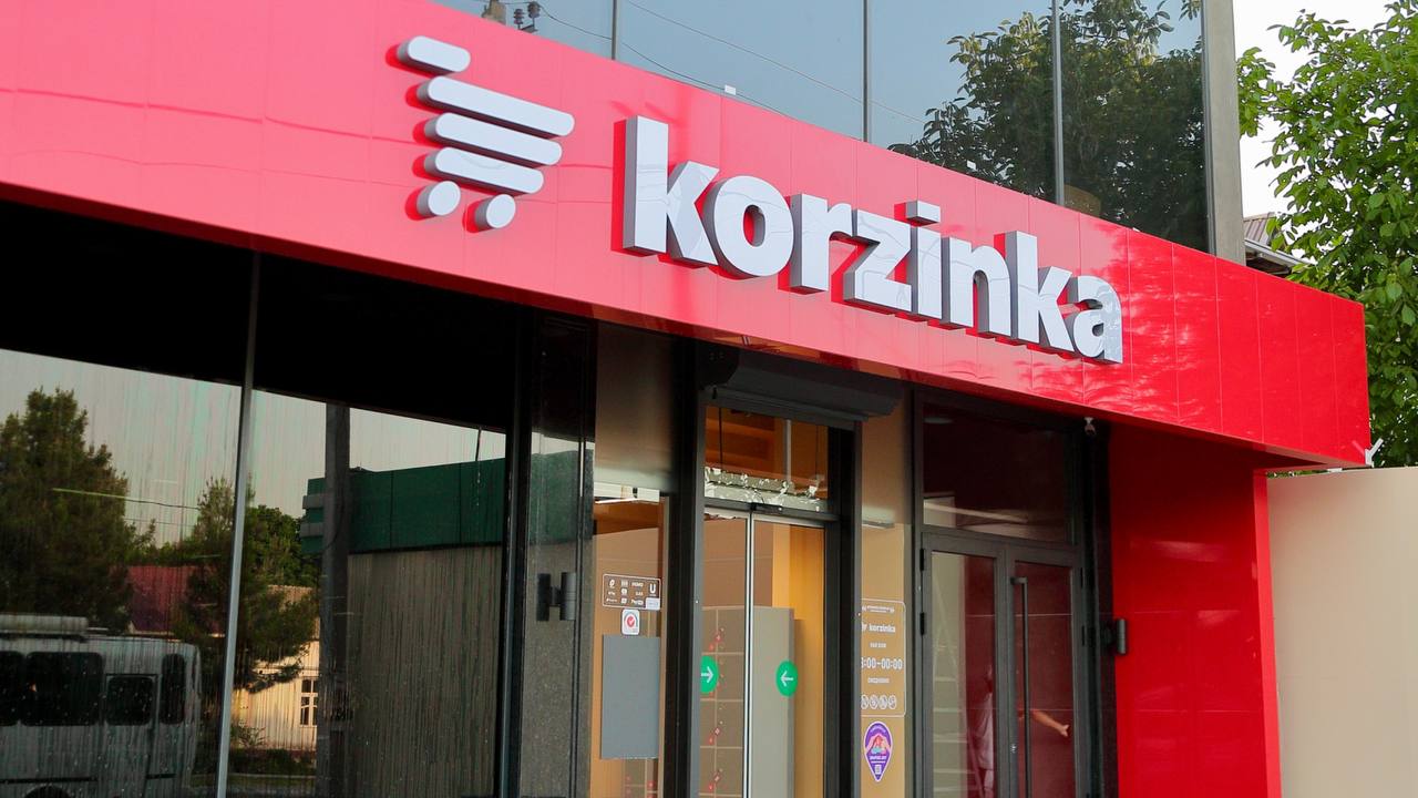 Korzinka объяснила, зачем заплатила почти 21 млрд сумов за платные парковки