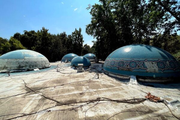 Кафе "Голубые купола" спасли. Власти пообещали вернуть ему исторический облик после скандала с ремонтом
