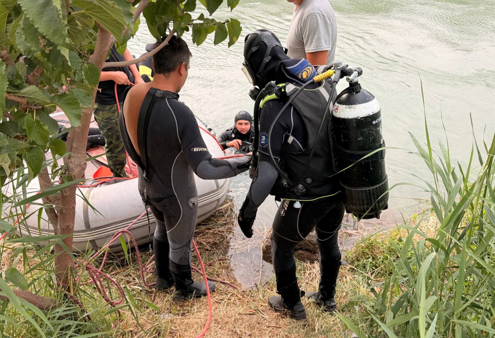 В Ташкенте снова трагедия на воде. В канале Юкори Бозсу утонул человек