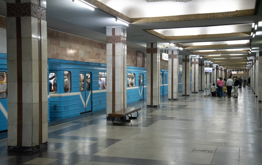 На станции метро «Амира Темура» появился запах канализации