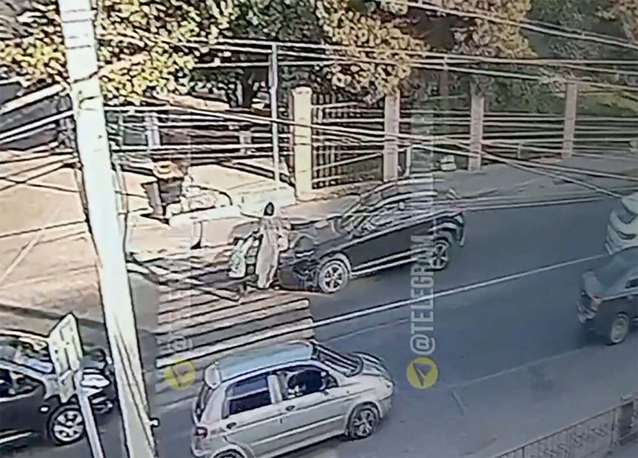 В Ташкентской области водитель сбил женщину и ребёнка на пешеходном переходе