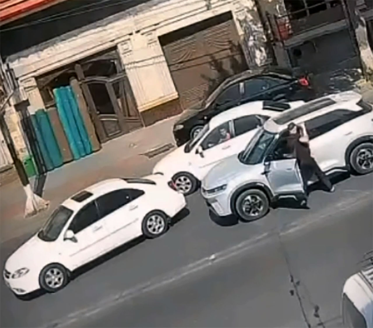 Не пропустил – получи по лицу: в Самарканде водитель устроил разборки прямо на трассе
