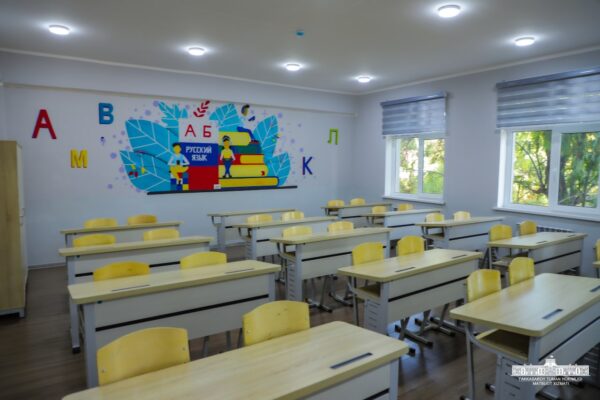В 100 госшколах Узбекистана начнут преподавать предметы на английском. Как попасть в эти классы?